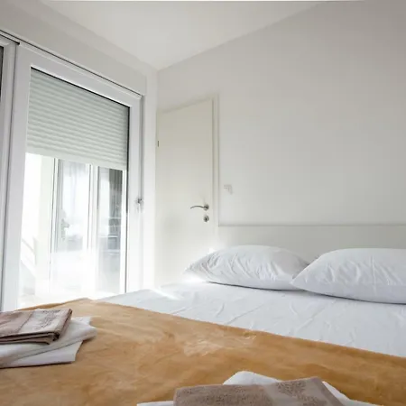 Apartment Lidija 1 Makarska